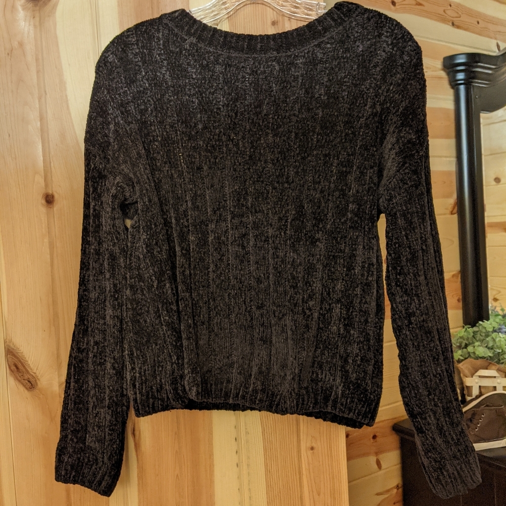 Black pullover